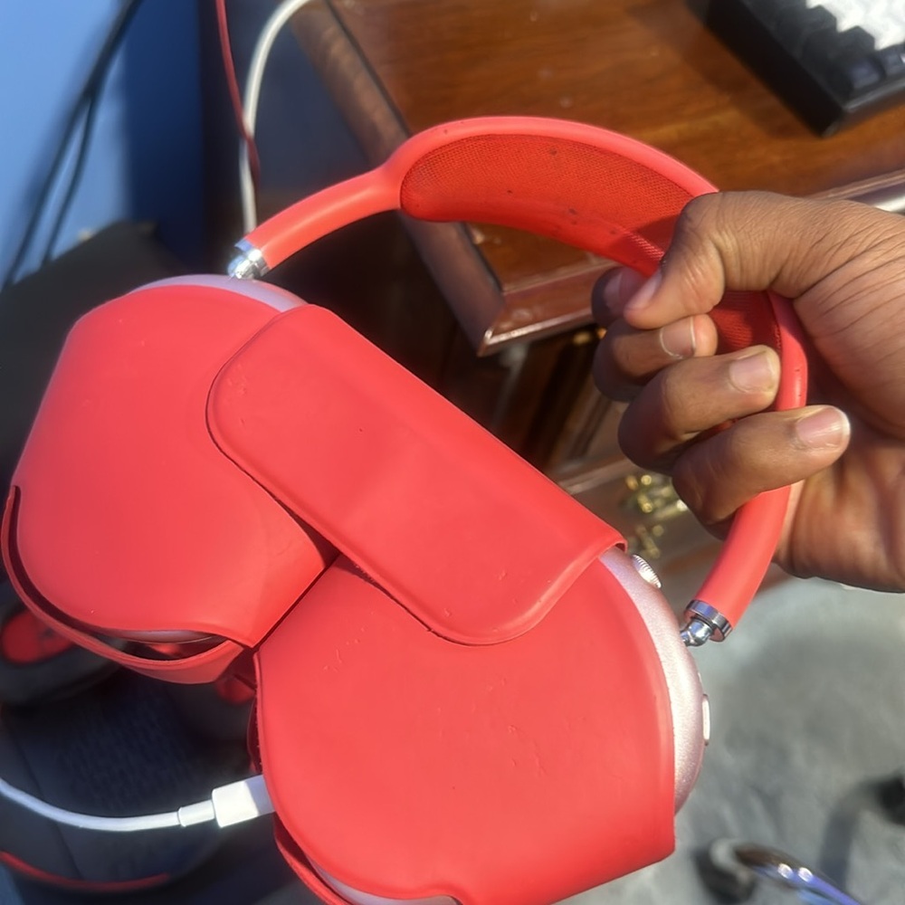 AirPod Max Pink brand new condition